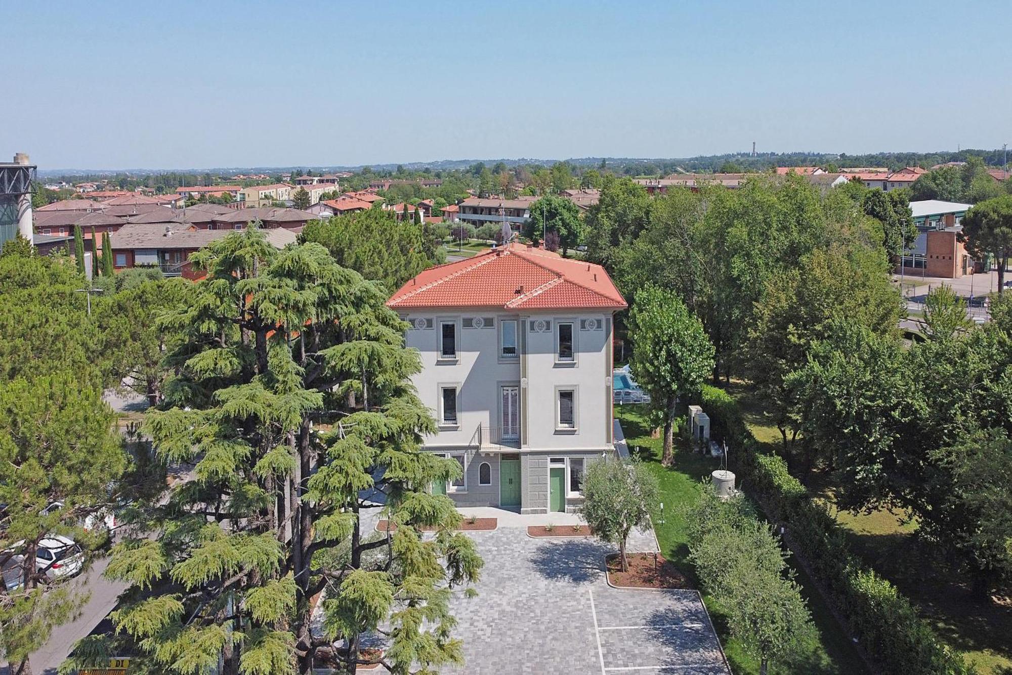 Villa Caterina Apartments By Wonderful Italy Desenzano del Garda Kültér fotó