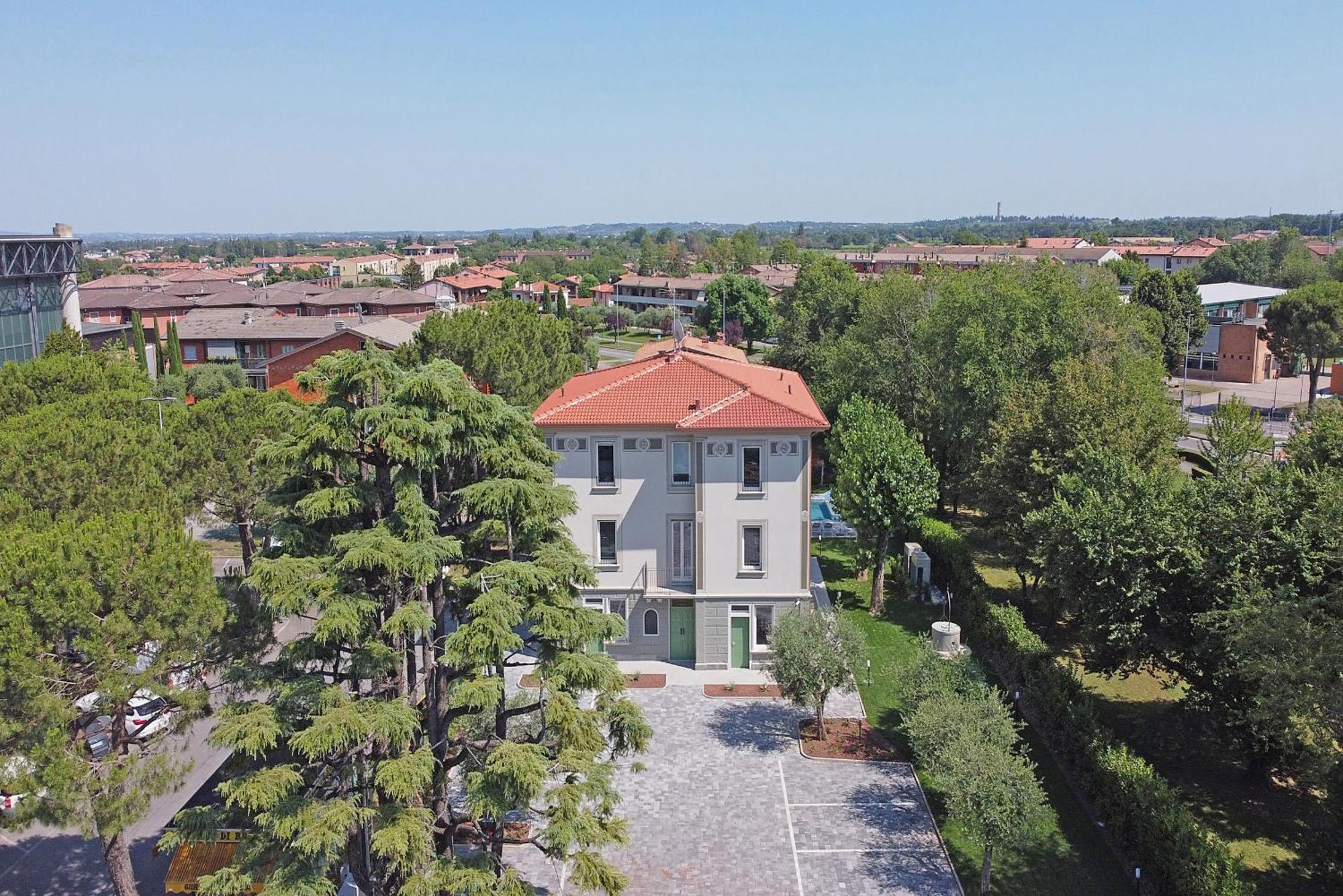 Villa Caterina Apartments By Wonderful Italy Desenzano del Garda Kültér fotó