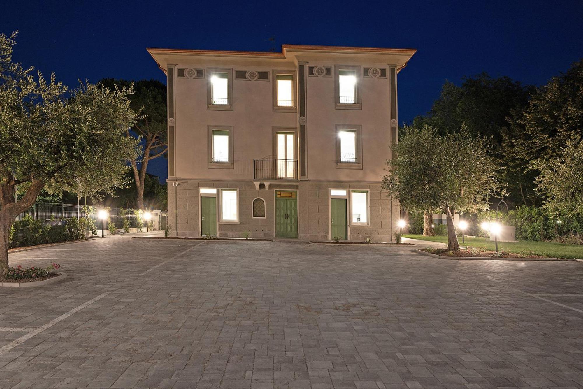 Villa Caterina Apartments By Wonderful Italy Desenzano del Garda Kültér fotó