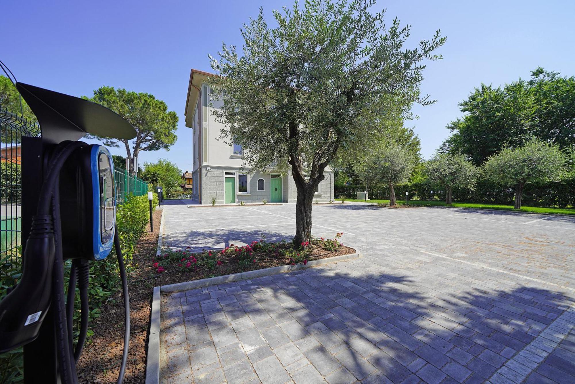 Villa Caterina Apartments By Wonderful Italy Desenzano del Garda Kültér fotó